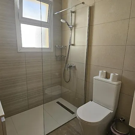 Local Ларнака