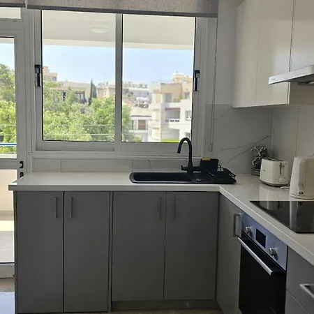 Local Apartment *
