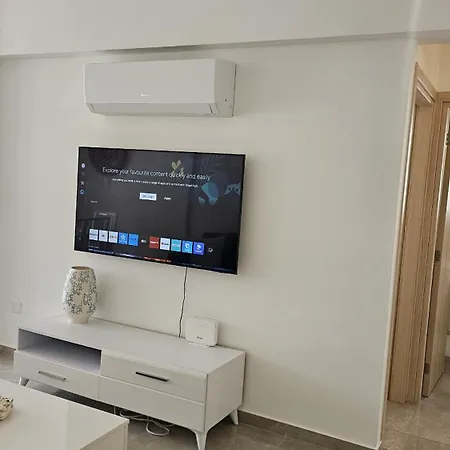 Local * Λάρνακα